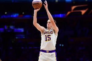 不在狀態(tài)！里夫斯12中6拿到16分出現(xiàn)5失誤 正負(fù)值-11