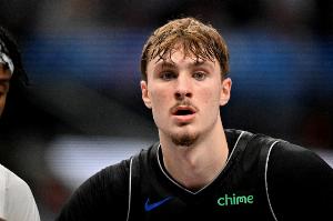 有點(diǎn)尷尬！沃特森單防直接帽掉弗拉格翻身跳投