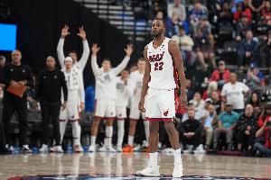 戴維恩·米切爾：維金斯是以身作則的領袖 攻防兩端都極具統(tǒng)治力