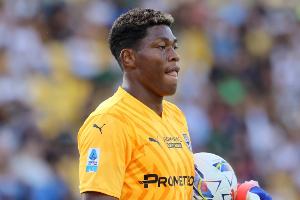 斯基拉：阿森納關(guān)注帕爾馬門將鈴木彩艷，曾派出球探考察