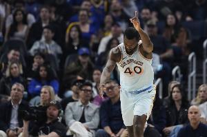 彈無虛發(fā)！哈里森·巴恩斯首節(jié)3記三分拿到10分1板3助