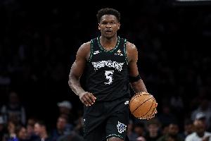 火力全開(kāi)！愛(ài)德華茲第三節(jié)爆砍19分 三節(jié)拿到29分4板