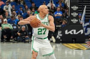 奇兵?。∥譅柺不物w防守扛著補(bǔ)防將球打進(jìn)