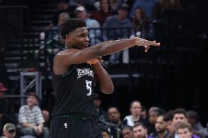 手很硬！愛(ài)德華茲加長(zhǎng)三分一箭穿心 幫助球隊(duì)扳平比分