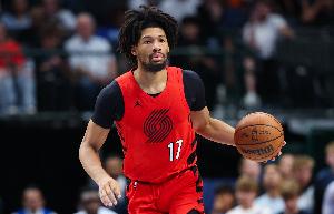 好掩護(hù)！楊瀚森籃下牢牢卡住托布 夏普突破輕松上空籃！