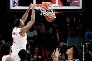 石破天驚！莫布里接球順下 起飛滑翔雙手暴力灌筐