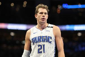 莫斯利：大瓦格納現(xiàn)在精神狀態(tài)很好 他總能為球隊帶來能量