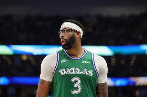 手感一般！濃眉上半場10投3中 拿到7分10籃板&填滿數(shù)據(jù)欄