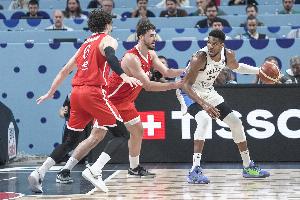 火記：申京是一位23歲的全明星級(jí)球員 不希望他被用來換字母哥