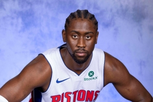 這是在過(guò)冬了！勒韋爾10中1&三分8中1僅得3分2板4助1帽 正負(fù)值-21