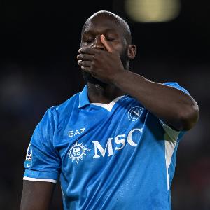 那不勒斯總監(jiān)談盧卡庫：他正努力復(fù)出，但我們不能操之過急