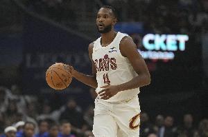 接著出手接著進！小莫布里外彈底角 三分出手再次空心命中！