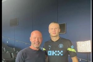 哈蘭德社媒曬同阿蘭·希勒合影：感謝3年前的建議，它很管用??