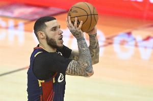 正負(fù)值-12最低！朗佐·鮑爾半場(chǎng)4中0一分未得 拿到5籃板