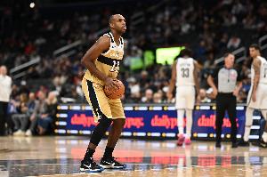 表現(xiàn)全面！米德爾頓半場10中6拿到12分2板4助 正負值+1