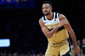 神來(lái)之筆！麥科勒姆騎馬射箭搶投三分 壓哨命中