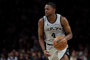 穩(wěn)定火力點！?？怂拱雸?1中6貢獻15分4板4助 罰球3中2