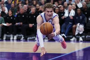 太慘了！爵士首節(jié)全隊23中4&首發(fā)18中2 僅拿13分落后28分