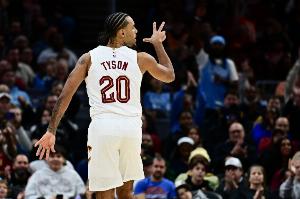 徹底碾壓！騎士第三節(jié)以44-19凈勝馬刺25分 杰倫·泰森個人16分