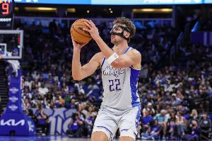 火力全開！小瓦格納22中12砍全場(chǎng)最高32分外加5板 三分9中4