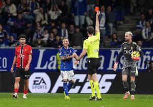 生涯首張直紅??40歲卡索拉西甲飛鏟染紅，20年生涯835場第2紅