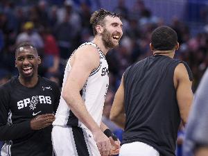 場均7.6分6籃板！今天馬刺客戰(zhàn)騎士 科內(nèi)特因腳踝傷勢缺陣