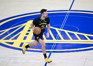 勇士又淘到寶！末節(jié)12分率隊(duì)暴擊騎士的斯潘塞 曾是棍網(wǎng)球GOAT