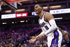 串聯(lián)全隊(duì)！威少上半場(chǎng)4中2得到5分6助1斷 三分2中1