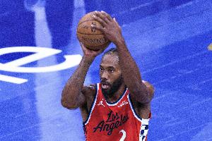 穩(wěn)定輸出！小卡半場(chǎng)8投5中得14分2板2助0失誤 正負(fù)值+16