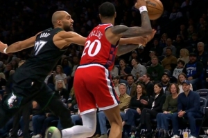 又成功！雙方拼搶出界判給森林狼球權 盧挑戰(zhàn)成功改吹戈貝爾犯規(guī)