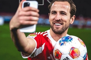 拜仁曬海報(bào)祝賀凱恩：僅用76場德甲比賽就完成10次帽子戲法！