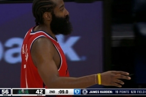 聽牌歷史前十！哈登急停晃飛防守中投命中 半場砍19分&僅差1分
