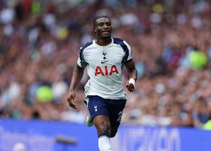 庫杜斯本賽季英超完成45次成功過人，與多庫并列最多