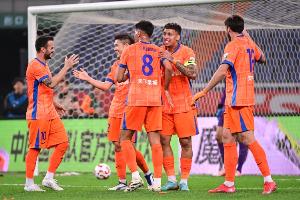 足球報(bào)：泰山隊(duì)明年戰(zhàn)略成績(jī)和年輕人培養(yǎng)并重，簽優(yōu)秀外援中衛(wèi)