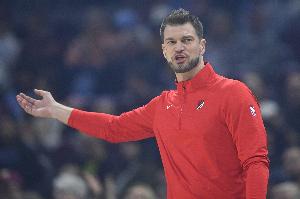 如何應(yīng)對(duì)像灰熊這種陣容經(jīng)常變動(dòng)的球隊(duì)？斯普利特：我們也一樣