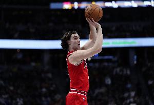 不太行！吉迪15中6拿到18分5助出現(xiàn)4失誤 正負值-21