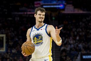 波斯特今日命中5個三分 平勇士隊史首發(fā)中鋒球員里單場最高