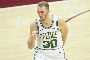 雨一直下！豪澤三分穿針 凱爾特人再打7-0將分差拉開到20分以上