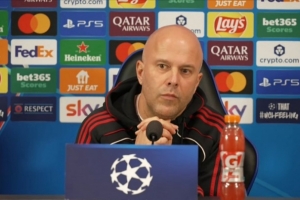 斯洛特：風(fēng)波對(duì)我沒影響但對(duì)球隊(duì)很難；我很禮貌但不意味著我軟弱