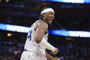 高效輸出！小卡特8中6貢獻(xiàn)14分10板3助1斷1帽