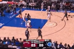 肌肉射手！貝恩連續(xù)飆中兩記三分&單打2+1 兩分鐘內(nèi)連得9分