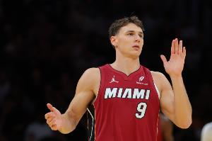 場(chǎng)均8.7分！熱火官方：拉松左腳踝扭傷 預(yù)計(jì)缺席1-2周