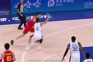 此前崔永熙談張鎮(zhèn)麟亞運會最后一投：他那球應(yīng)該殺進去！要么扣籃要么犯規(guī)！