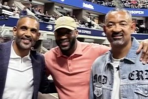 大秀舞姿！霍華德懷里的這個(gè)妹子，身材太過(guò)嬌小了吧