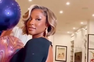 老詹妻子薩瓦娜這身裝扮什么水平，感覺欣賞不來?。??