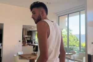 ??你和非主流的唯一區(qū)別就是會打籃球~