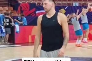 這年紀(jì)還能跳投，不愧是能把崔永熙打到叫爸爸的人物！