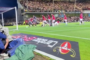 逆天！奧納納出擊雙拳擊倒馬奎爾讓對手進球??