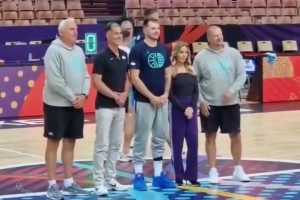 看好這個大寶貝！珍妮阿姨和佩林卡總經理現身歐錦賽慰問東契奇