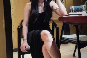 楊莉娜七夕疑似曬對象合影，網(wǎng)友紛紛猜測戴偉浚？